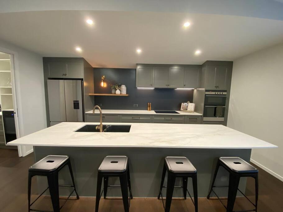 Luxury Escape In Cbd - Walking Distance To Town Villa Tauranga Ngoại thất bức ảnh